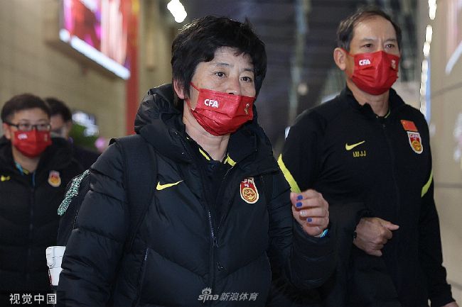 两个男女之间毫无顾忌的政事